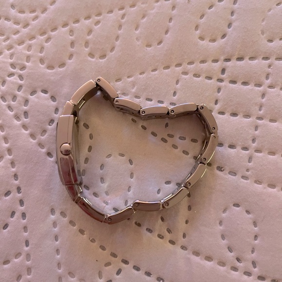 Ladies Guess watch with Swarovski crystals - Picture 5 of 8